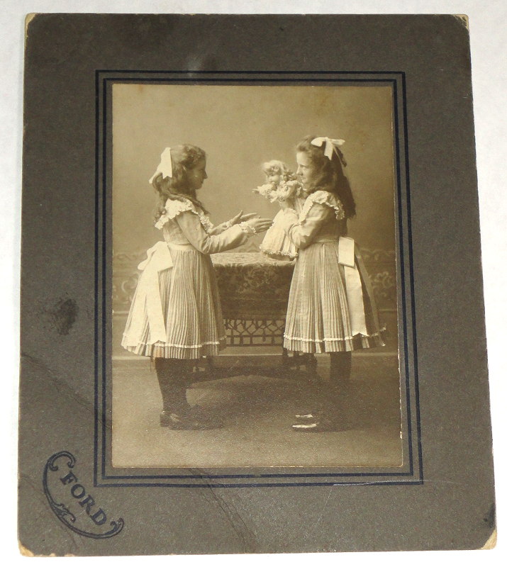 Ford, photographer, Aunt Veva and Aunt Ava Hamilton, Twins, photograph